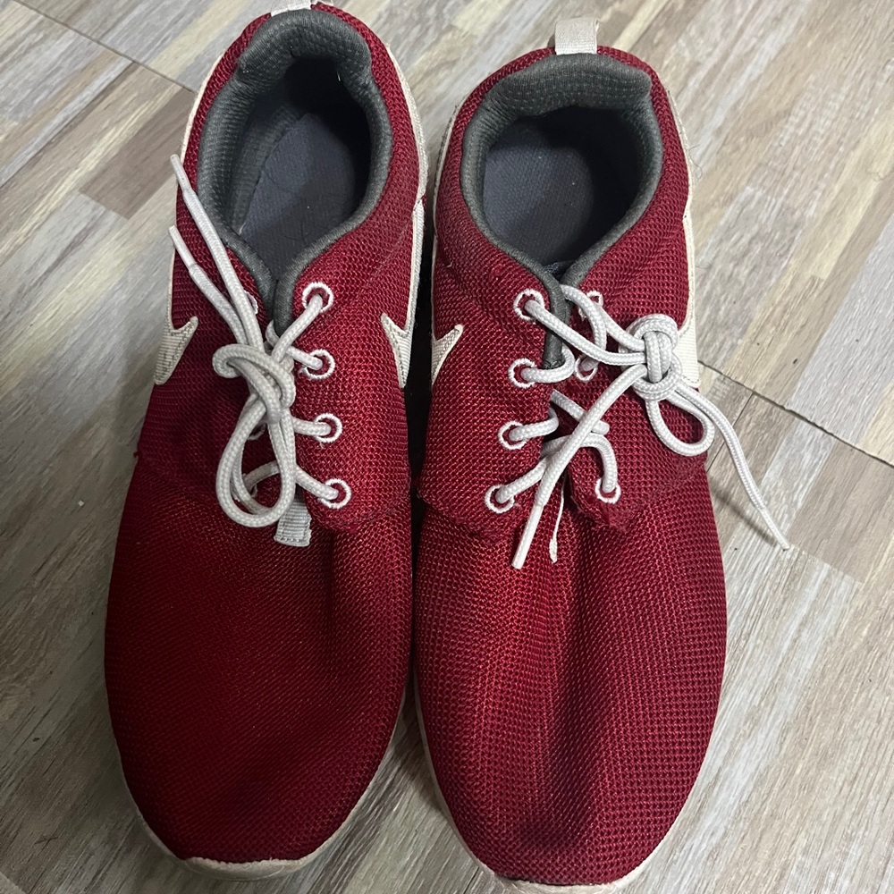 Nike roshe red